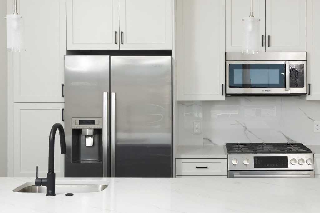 425 Border St #203 - Photo 3 of 21