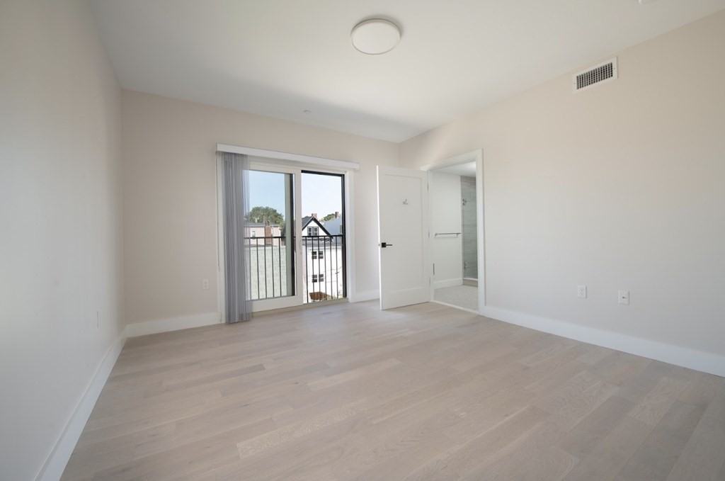 425 Border St #203 - Photo 5 of 21