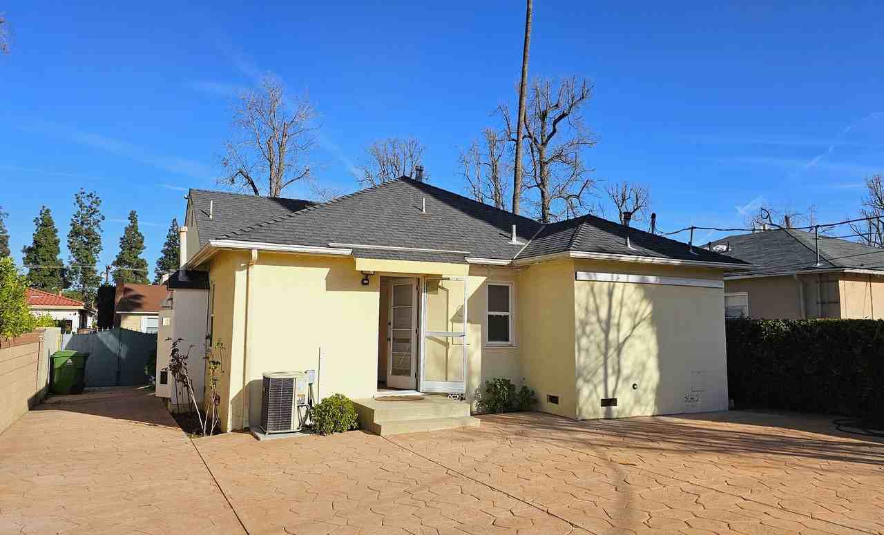 5071 Enfield Ave - Photo 2 of 19