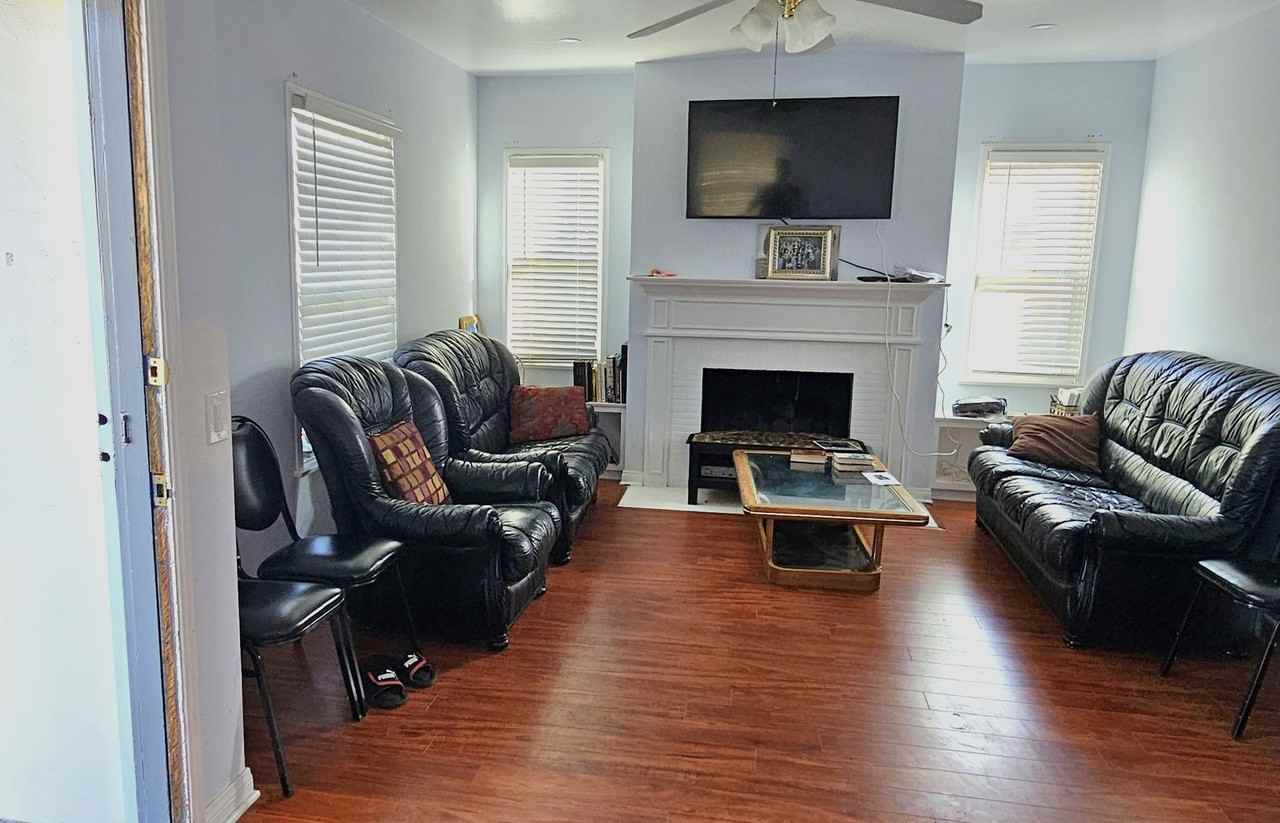 5071 Enfield Ave - Photo 3 of 19