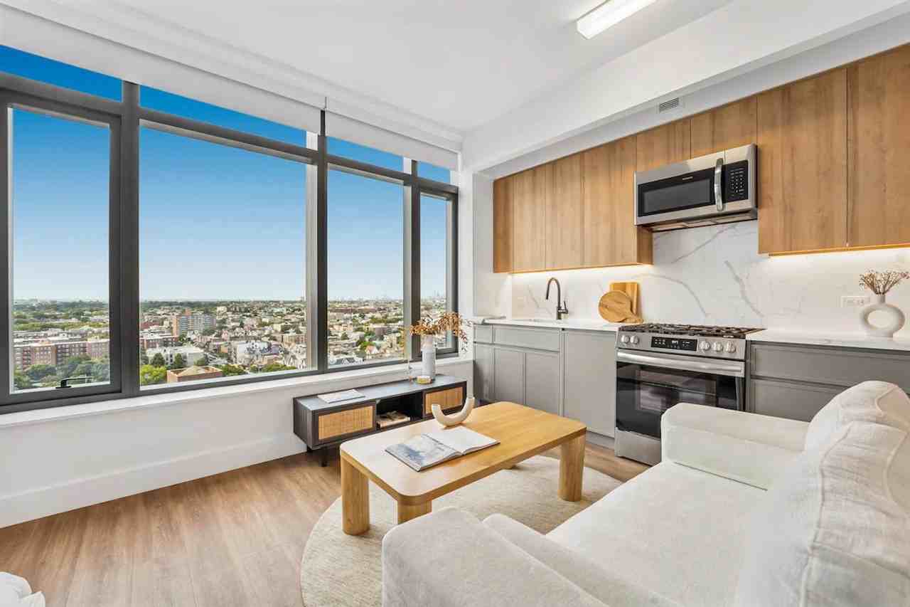 207 Bay 31st St #1056666P - Photo 4 of 26