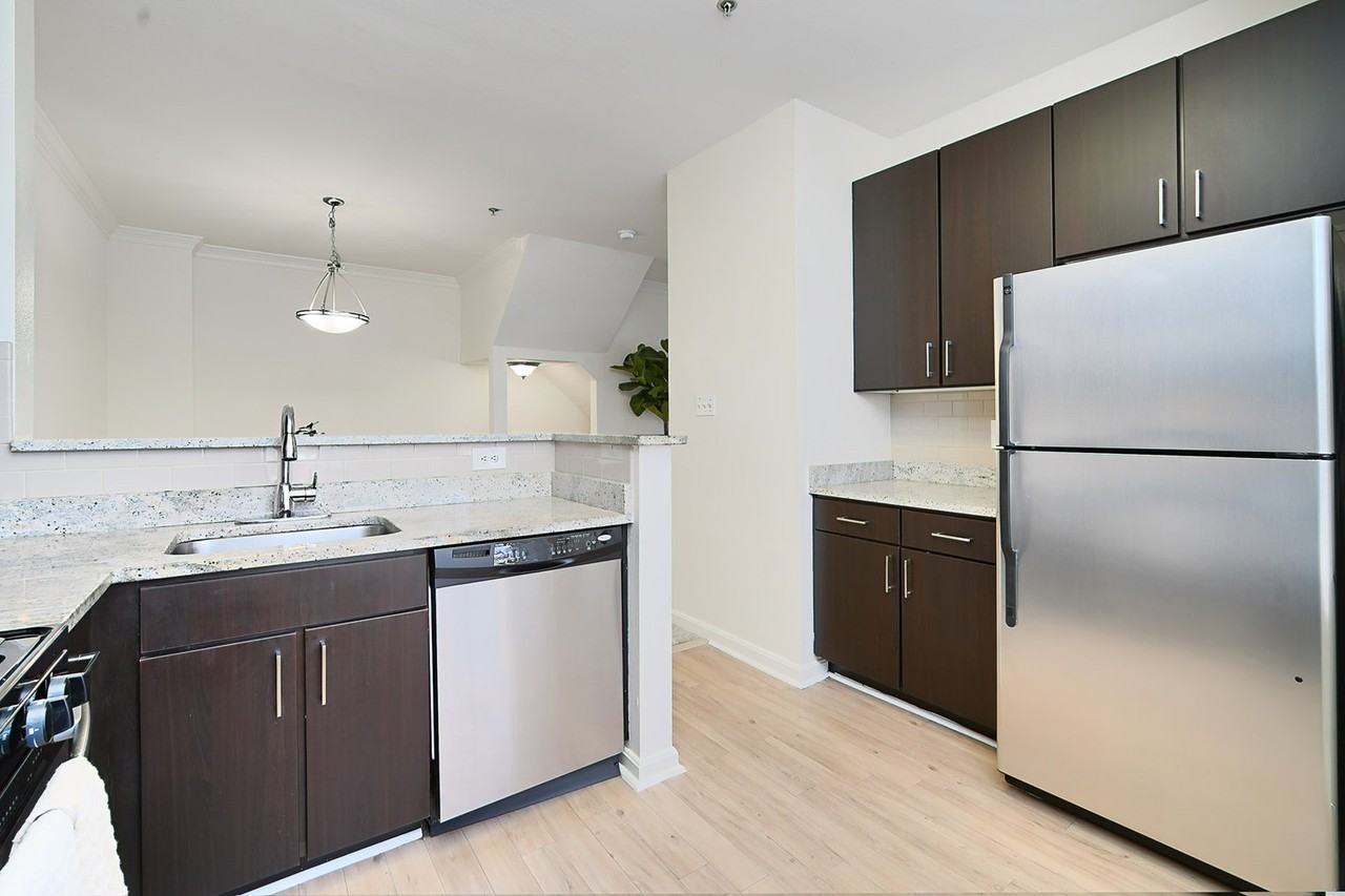 1960 Chain Bridge Rd #1012929P - Photo 3 of 5