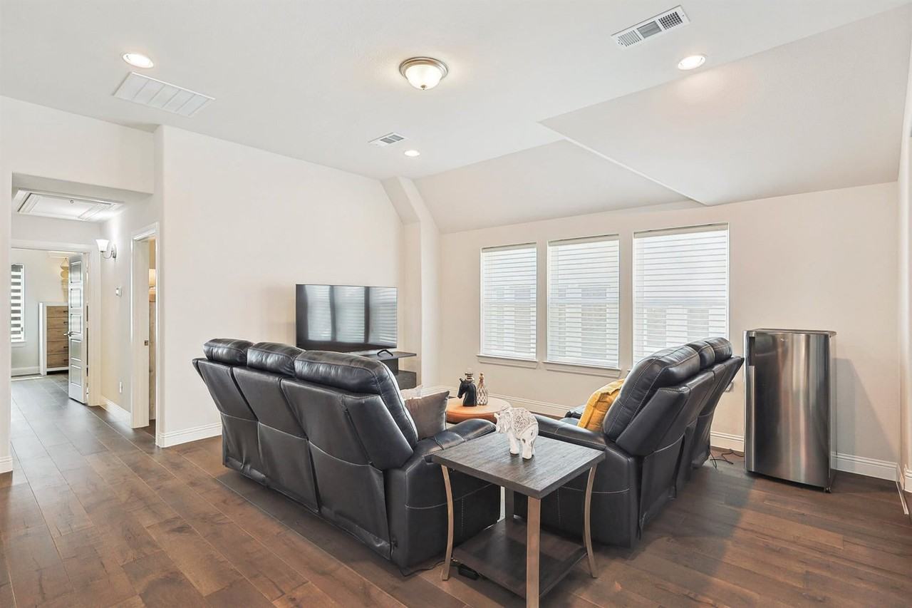 2346 Perdue Ave #1023615P - Photo 4 of 45