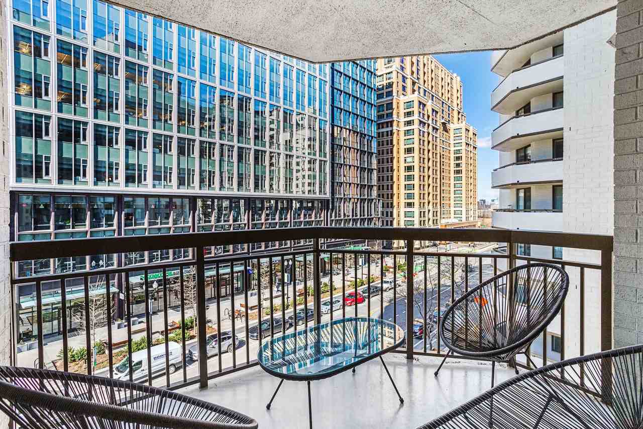 1221 S Eads St #1056572P - Photo 4 of 37