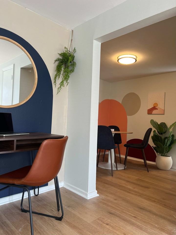 912 E Saint Charles Rd #1026694P - Photo 6 of 10