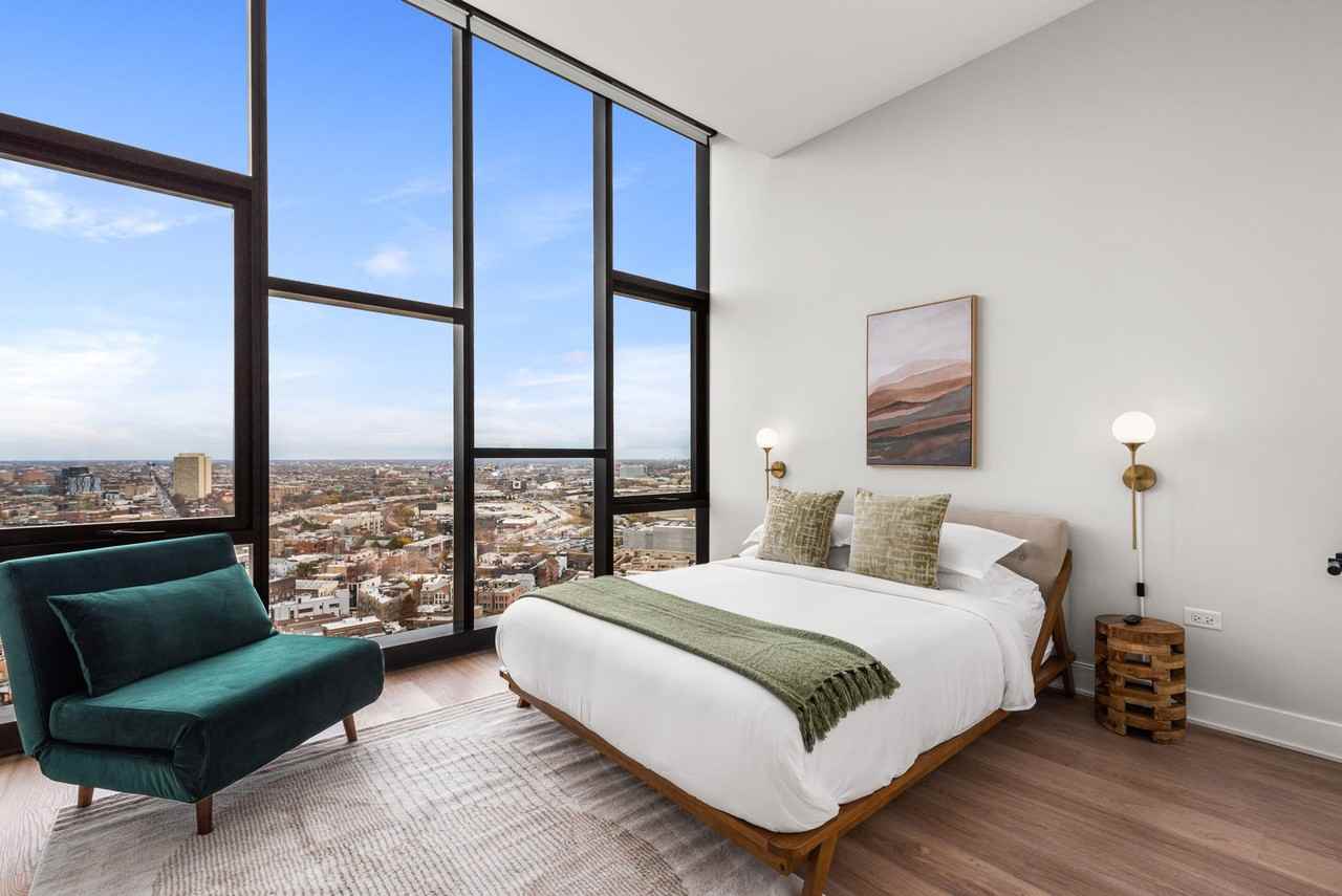 730 North Milwaukee Avenue - Photo 6 of 123