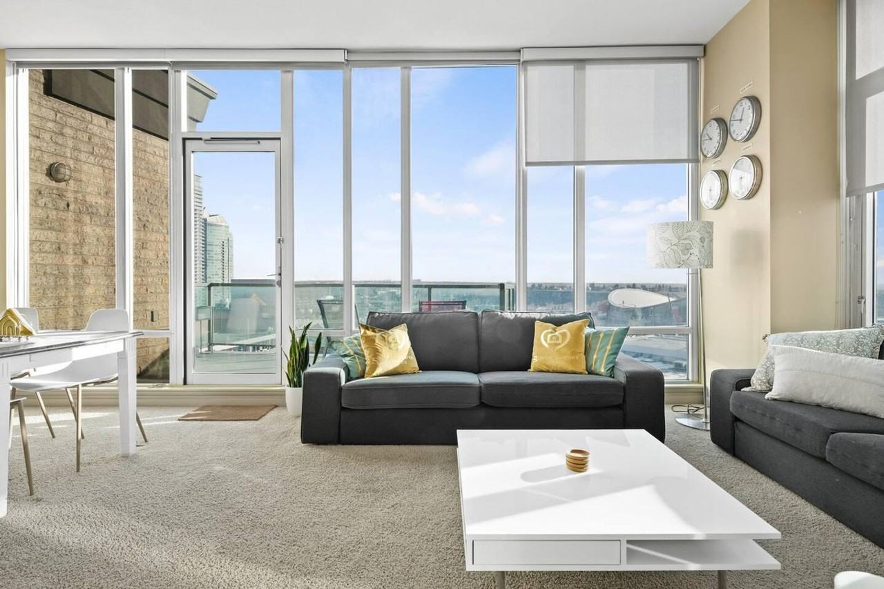 218 17 Avenue SE #1037106P - Photo 3 of 22