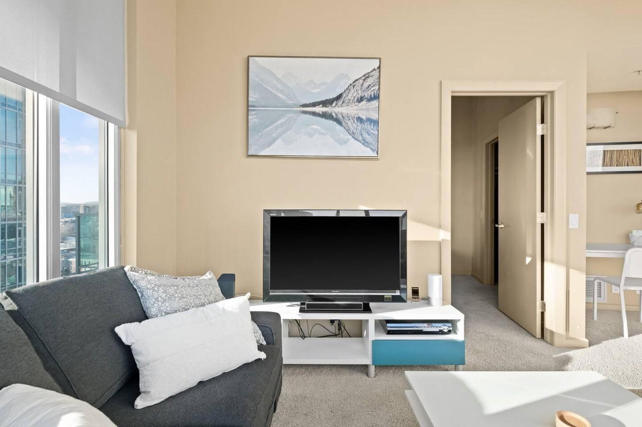 218 17 Avenue SE #1037106P - Photo 4 of 22