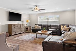 featured image of 2817 W Woodlawn Ave