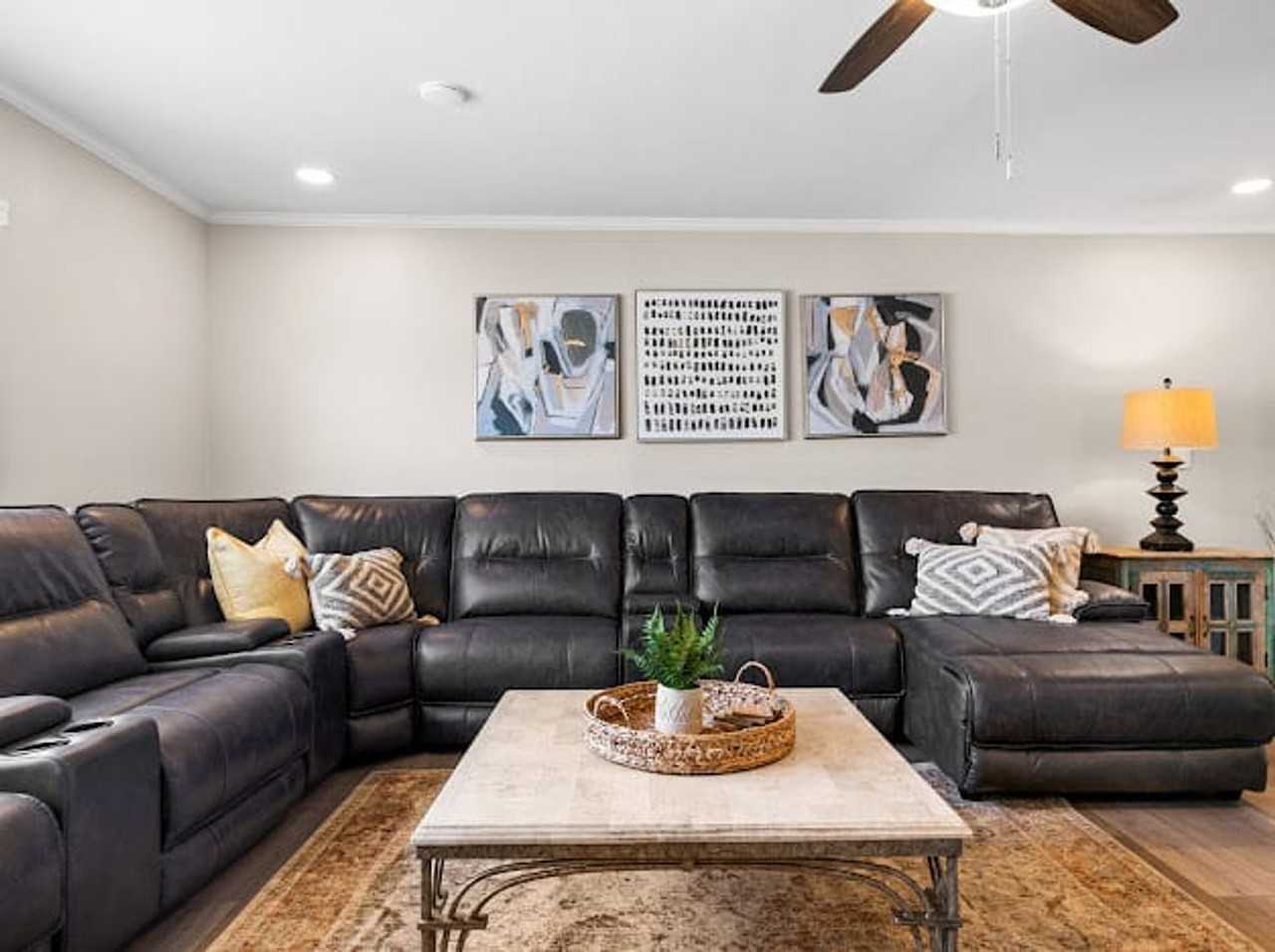 2817 W Woodlawn Ave #1053144P - Photo 2 of 24