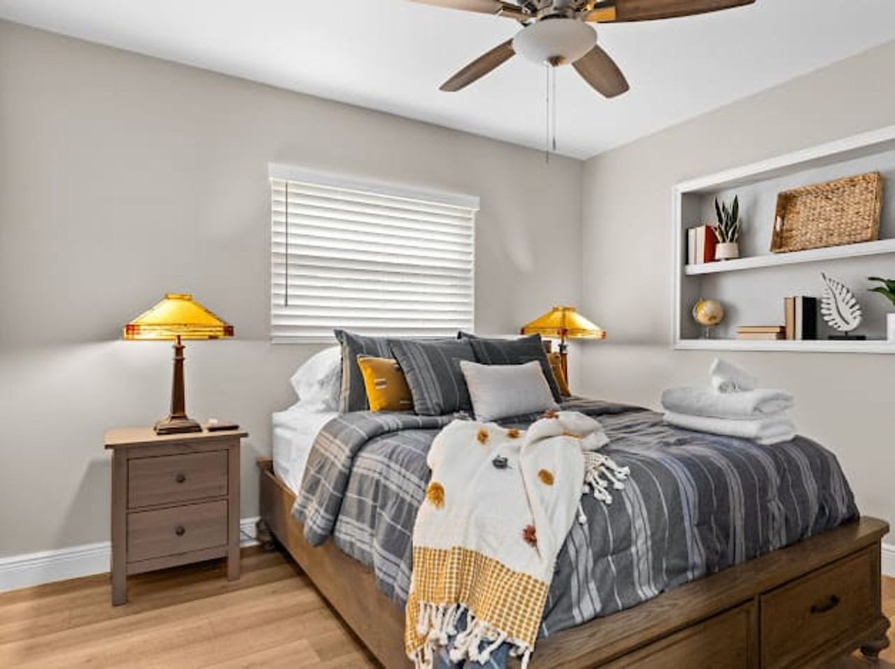 2817 W Woodlawn Ave #1053144P - Photo 7 of 24