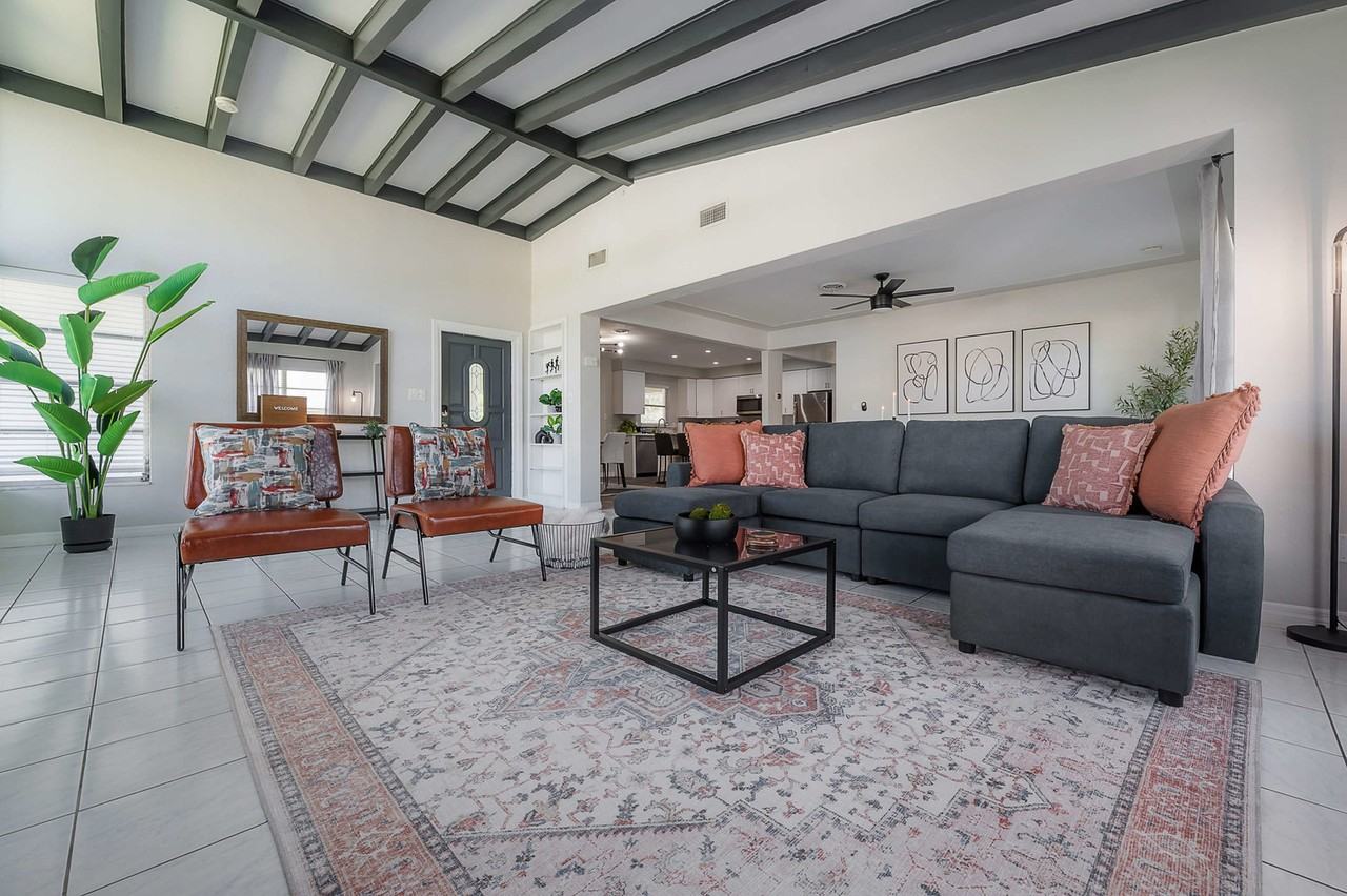 4301 N Albany Ave #1053147P - Photo 2 of 39