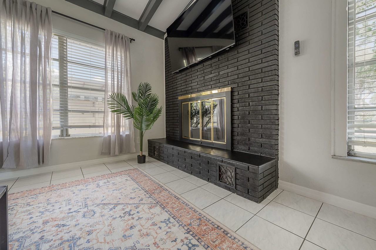 4301 N Albany Ave #1053147P - Photo 7 of 39