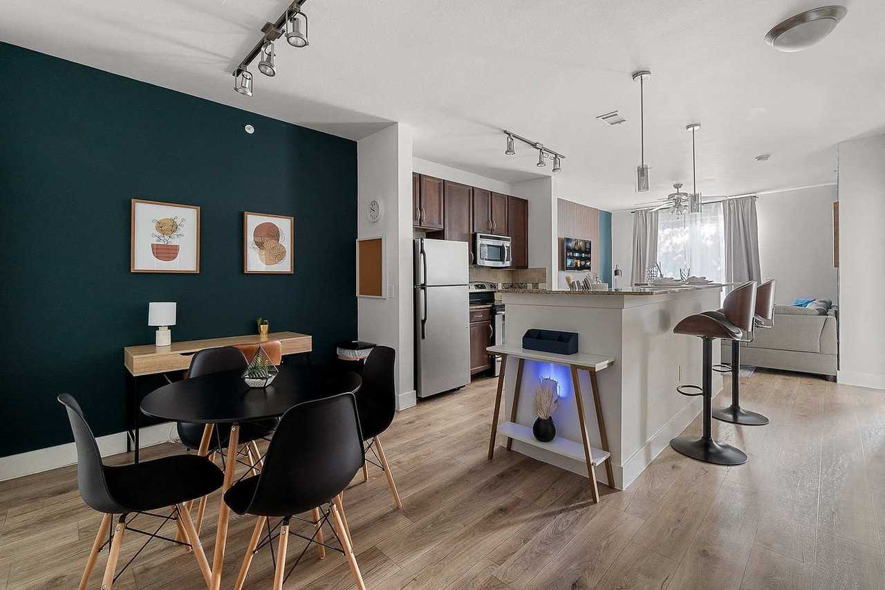 13005 Meandering Way - Photo 7 of 68