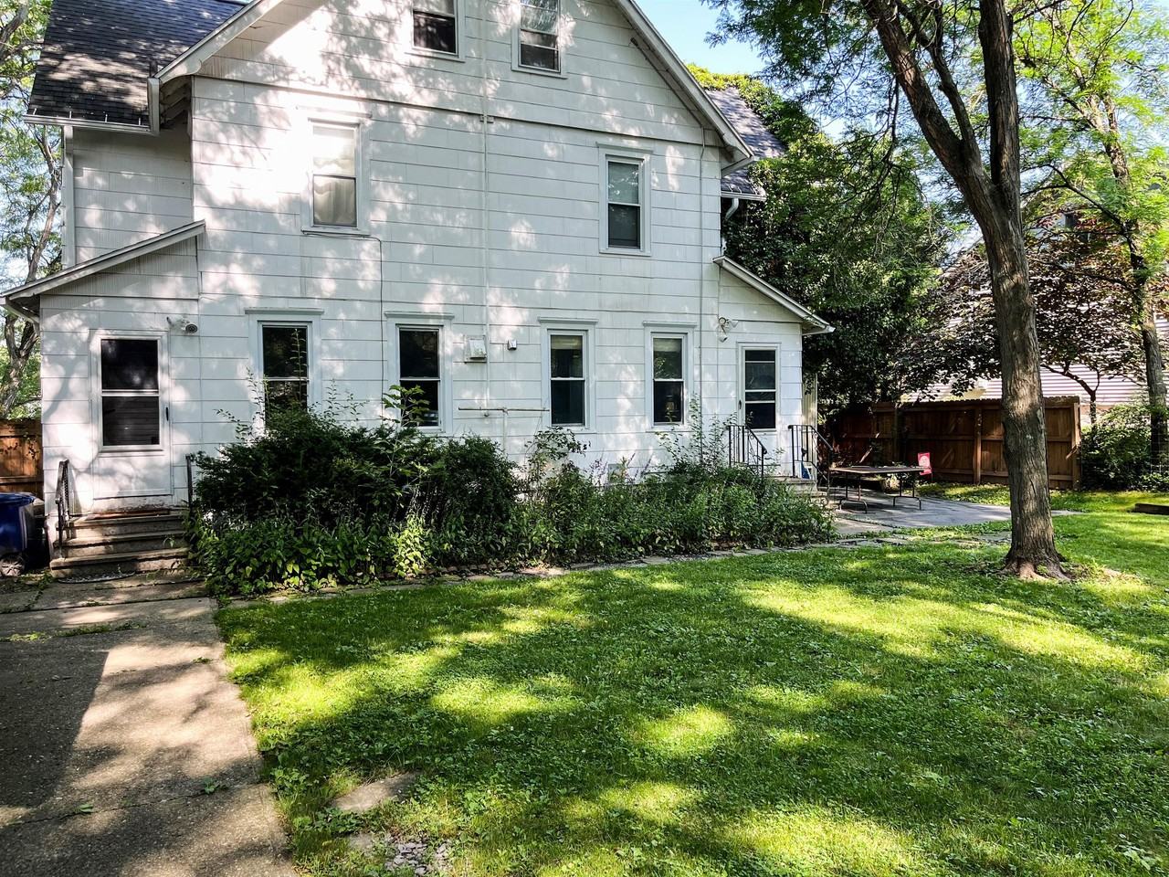 211 Cornell St - Photo 4 of 26