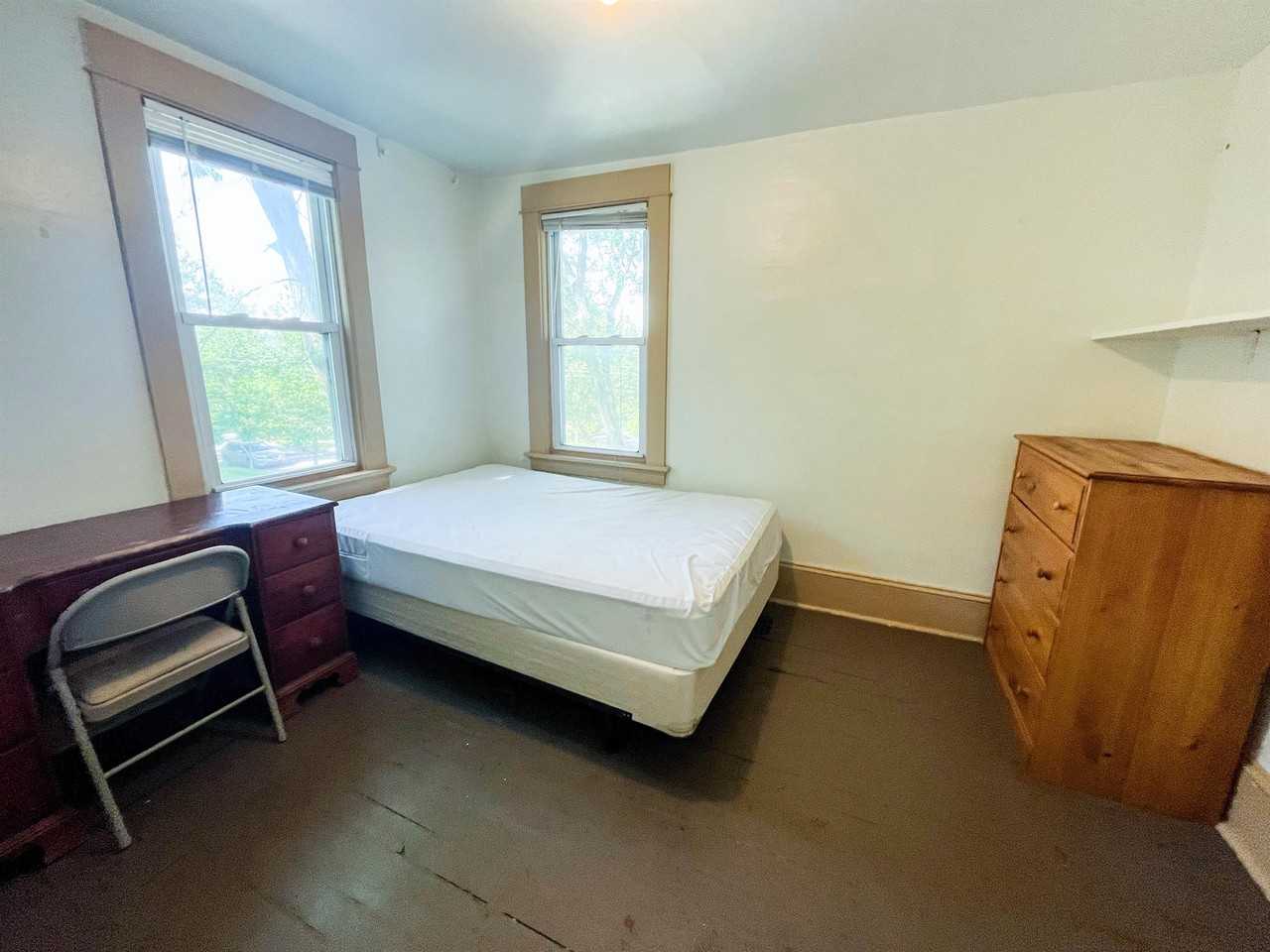 211 Cornell St - Photo 6 of 26