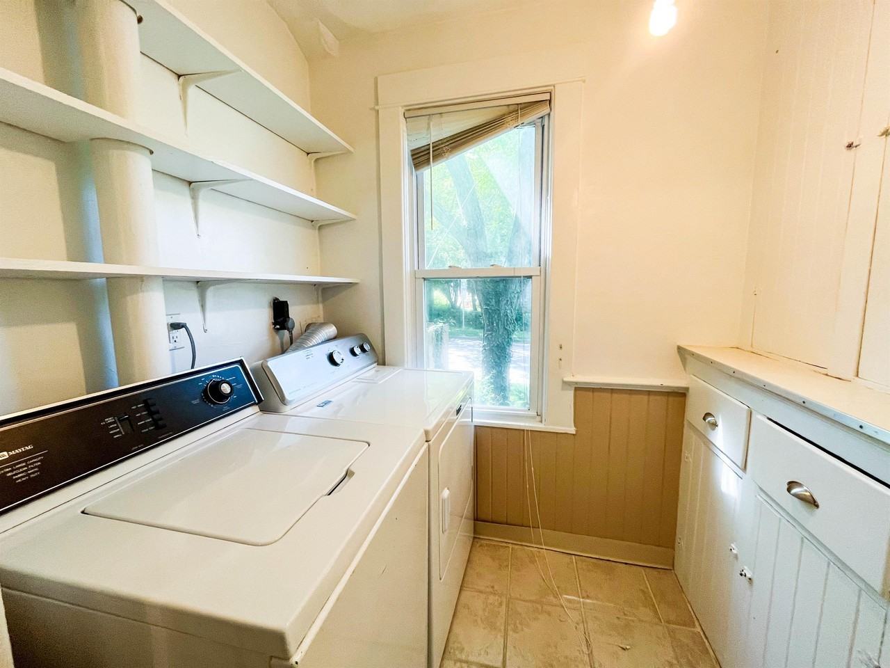 211 Cornell St - Photo 7 of 26