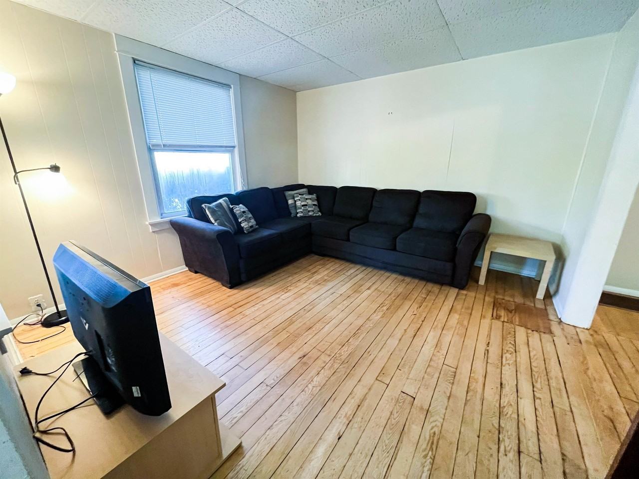 211 Cornell St - Photo 5 of 26