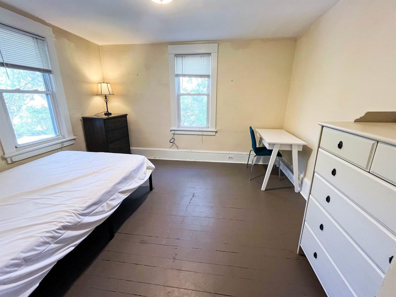 211 Cornell St - Photo 2 of 26