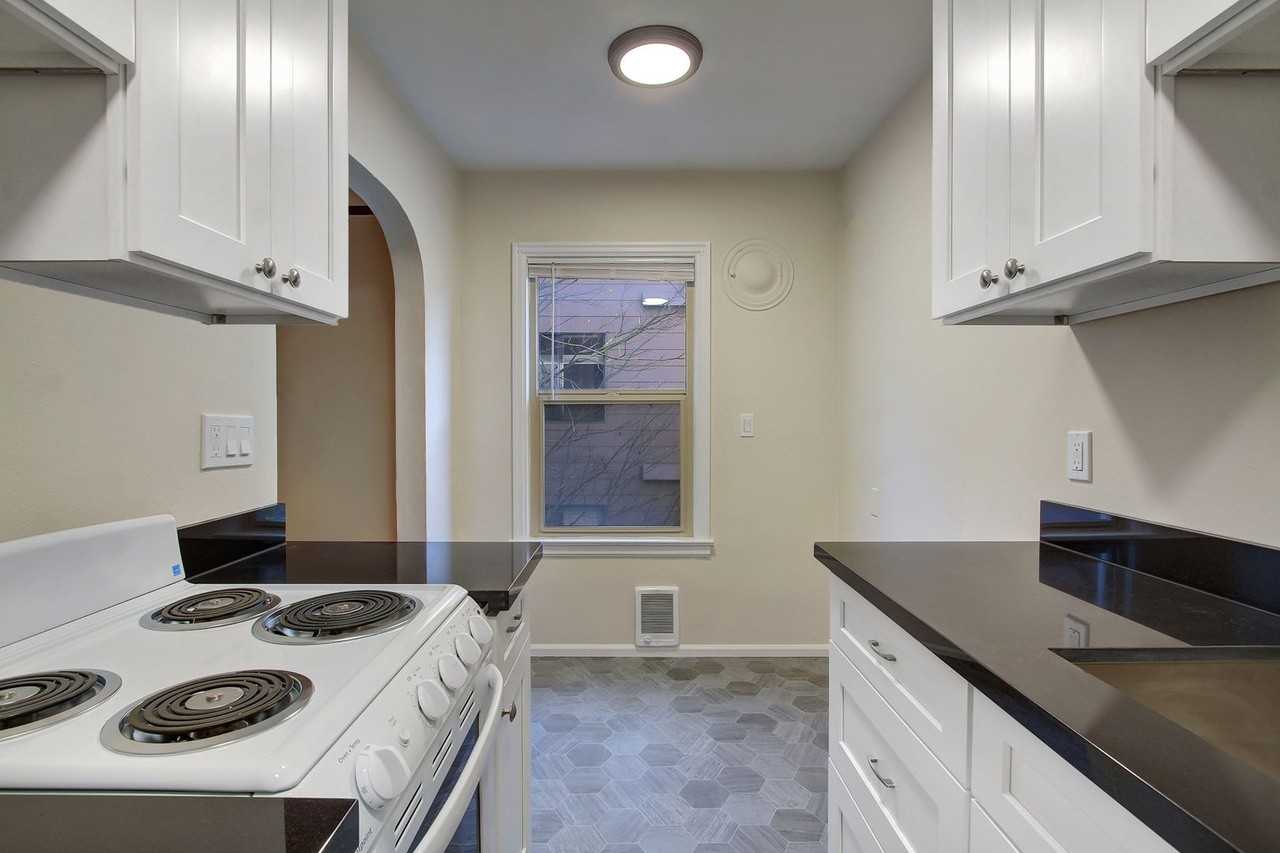 Naomi & Charmaine - Photo 2 of 16