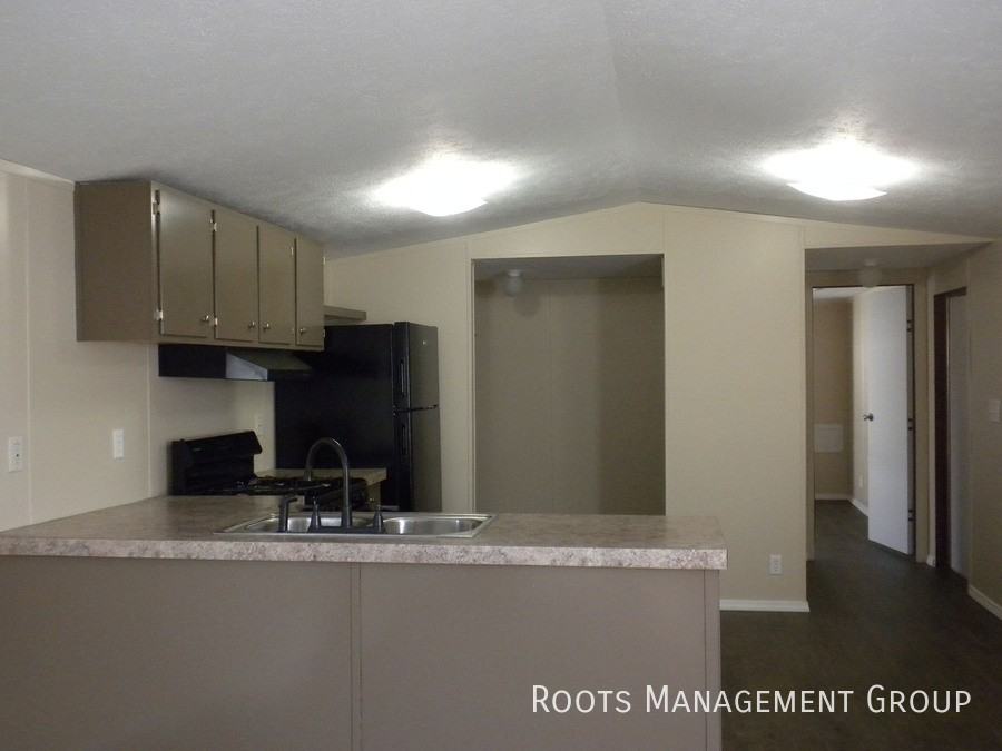 695 Holmes Dr #53 - Photo 2 of 14