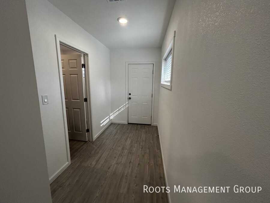 110 N 31st Ave - Photo 7 of 14