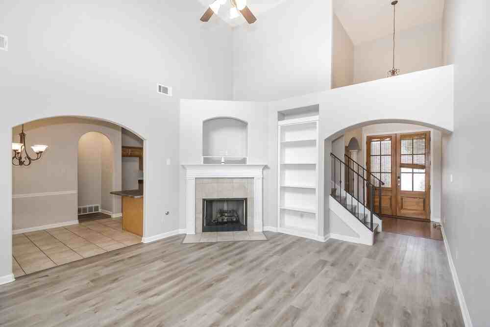 1457 Sawmill Creek Ln - Photo 5 of 16