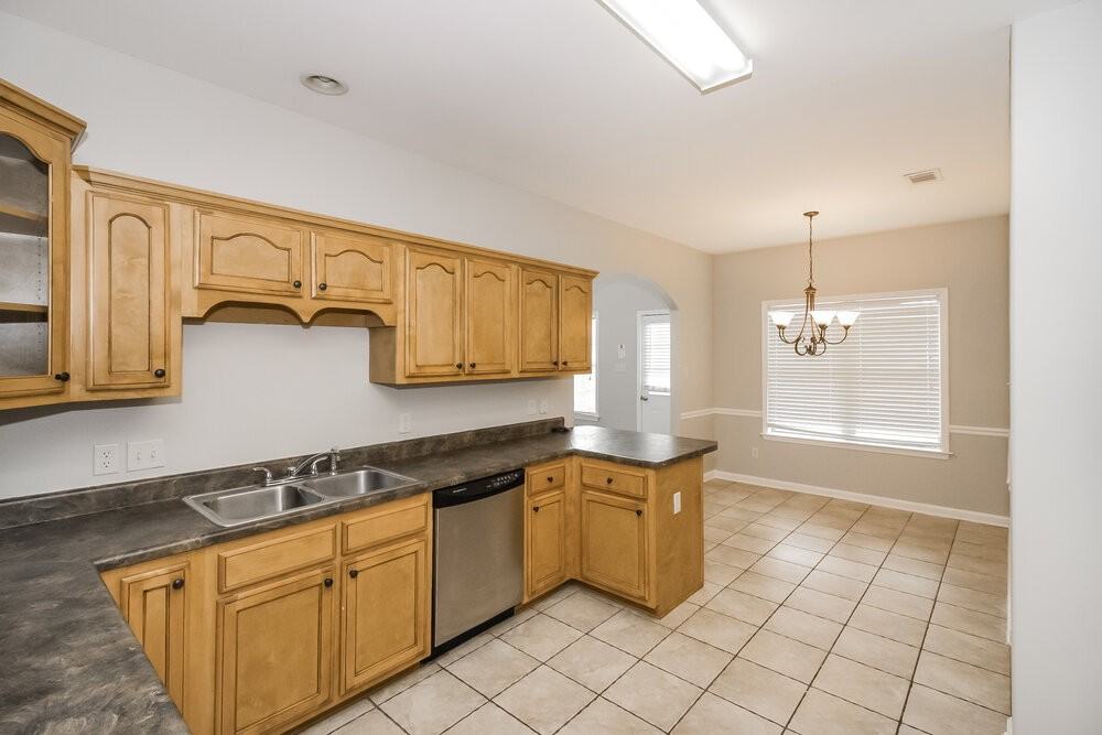 1457 Sawmill Creek Ln - Photo 7 of 16
