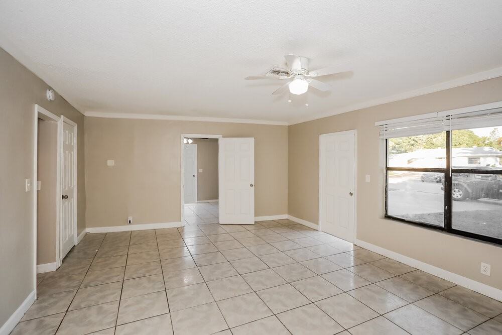 1831 Nw 2nd Ave - Photo 3 of 16