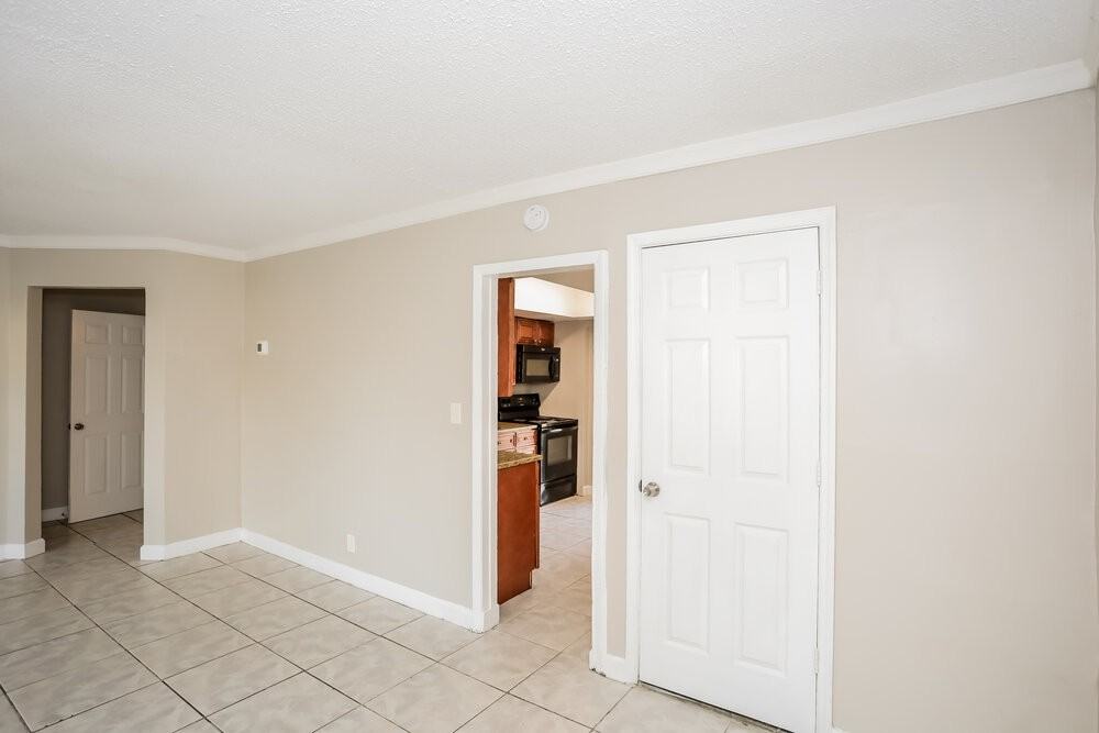 1831 Nw 2nd Ave - Photo 4 of 16