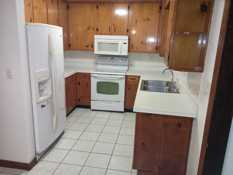 200 Center St - Photo 6 of 25