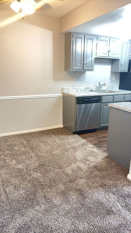 Stratford West Apartments - Photo 2 of 7