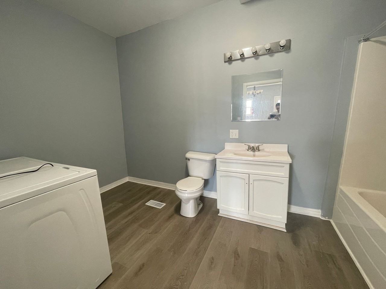 412 N 6th Ave - Photo 3 of 9