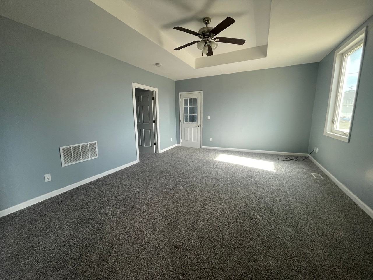 412 N 6th Ave - Photo 4 of 9