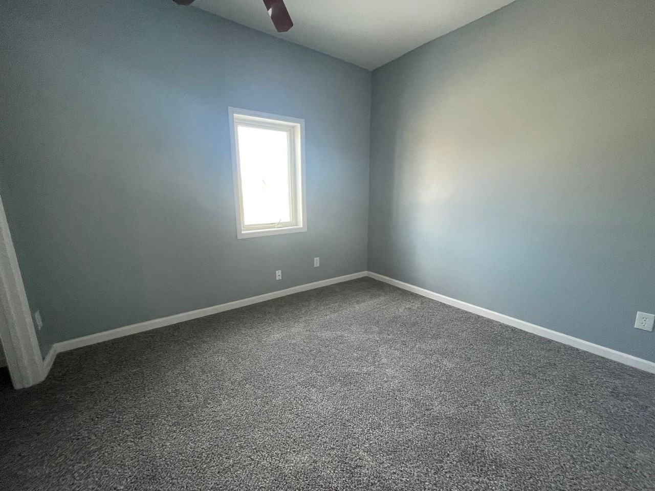 412 N 6th Ave - Photo 5 of 9