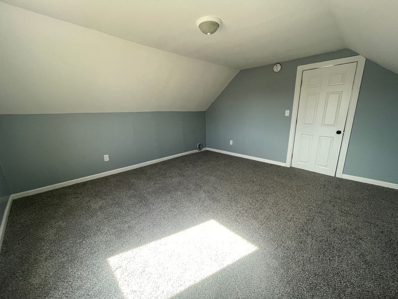 412 N 6th Ave - Photo 6 of 9