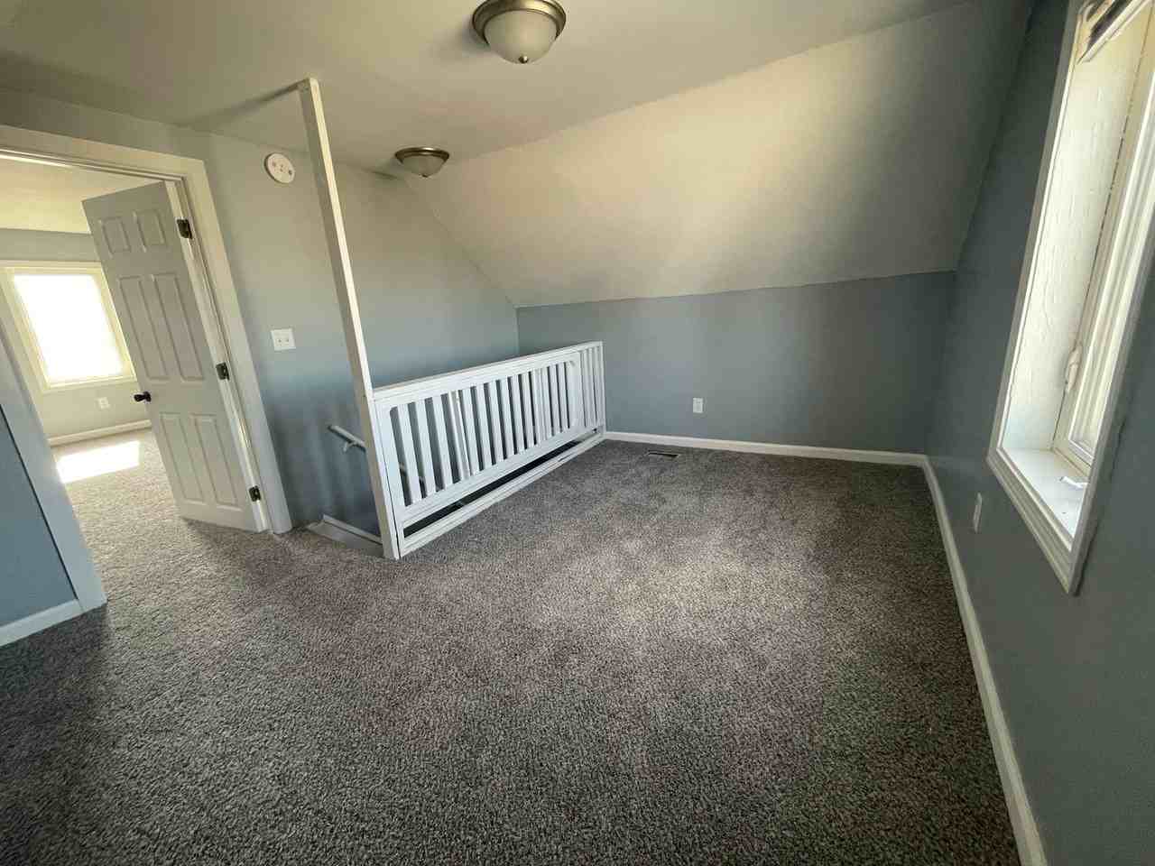 412 N 6th Ave - Photo 7 of 9