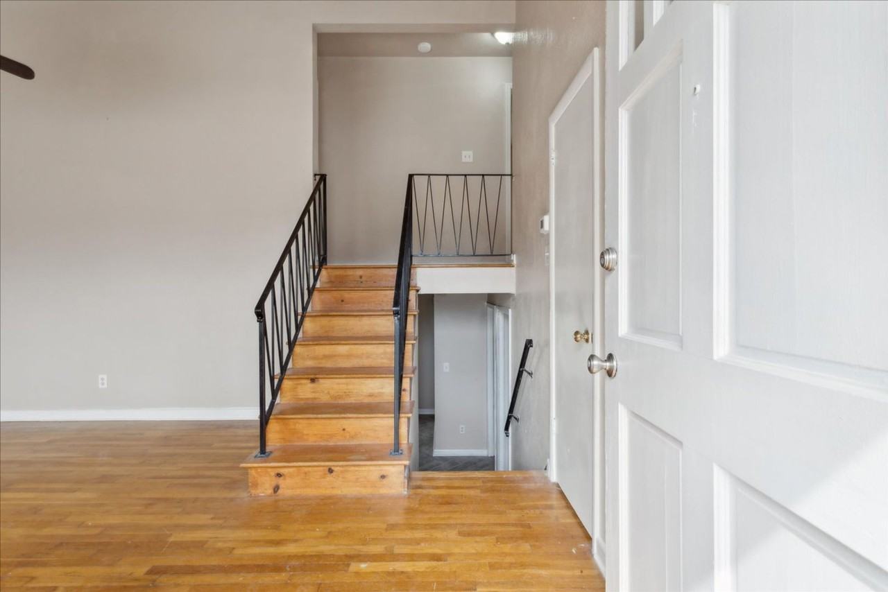 549 Longfellow Ave - Photo 3 of 33