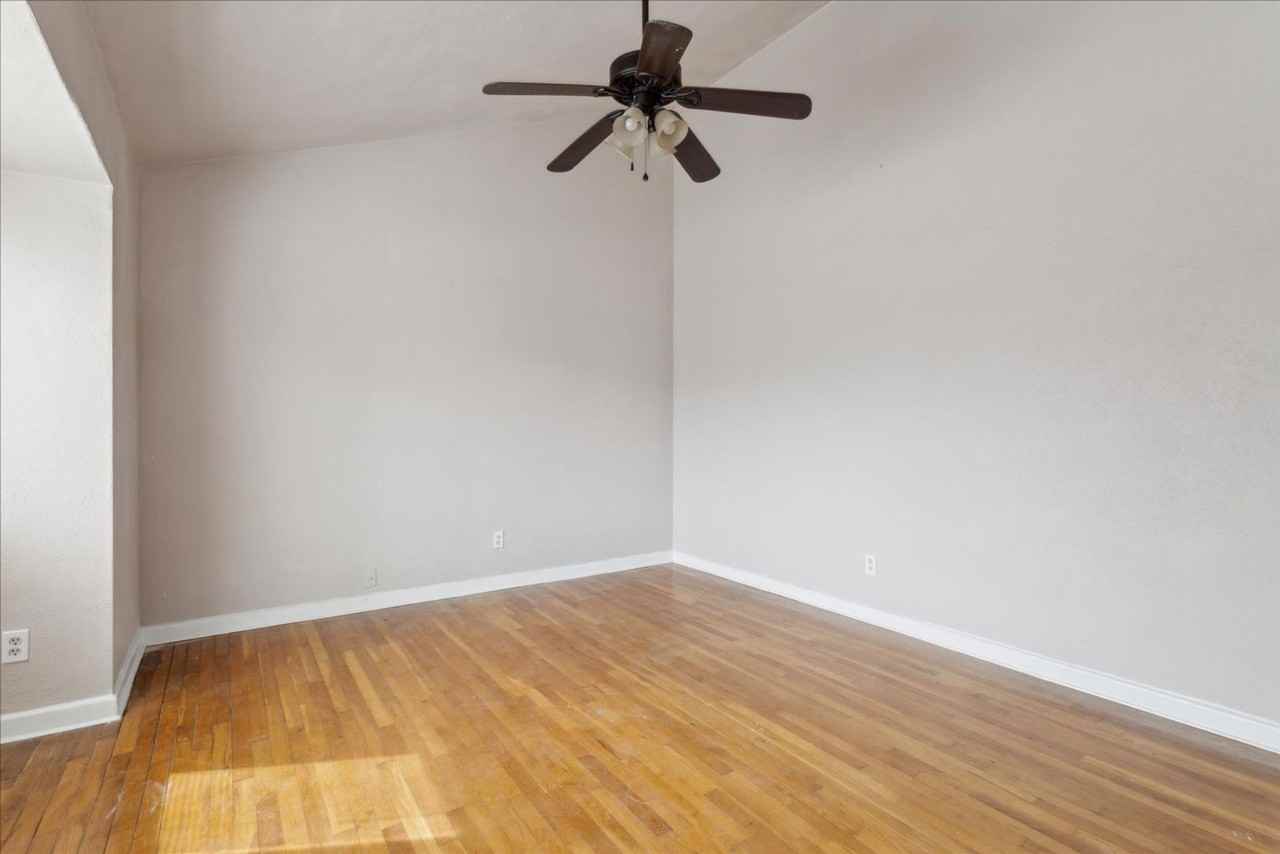 549 Longfellow Ave - Photo 4 of 33