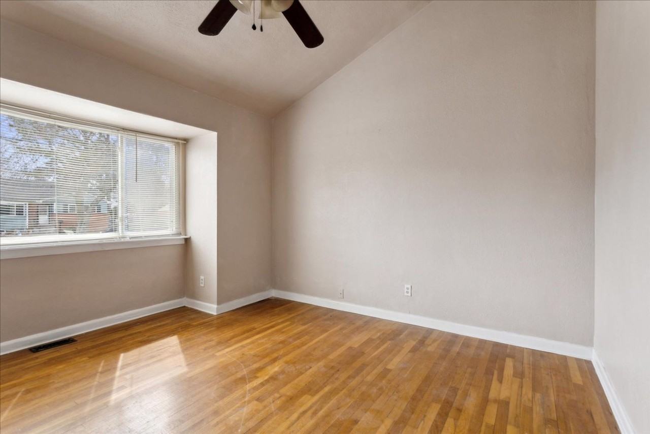 549 Longfellow Ave - Photo 5 of 33