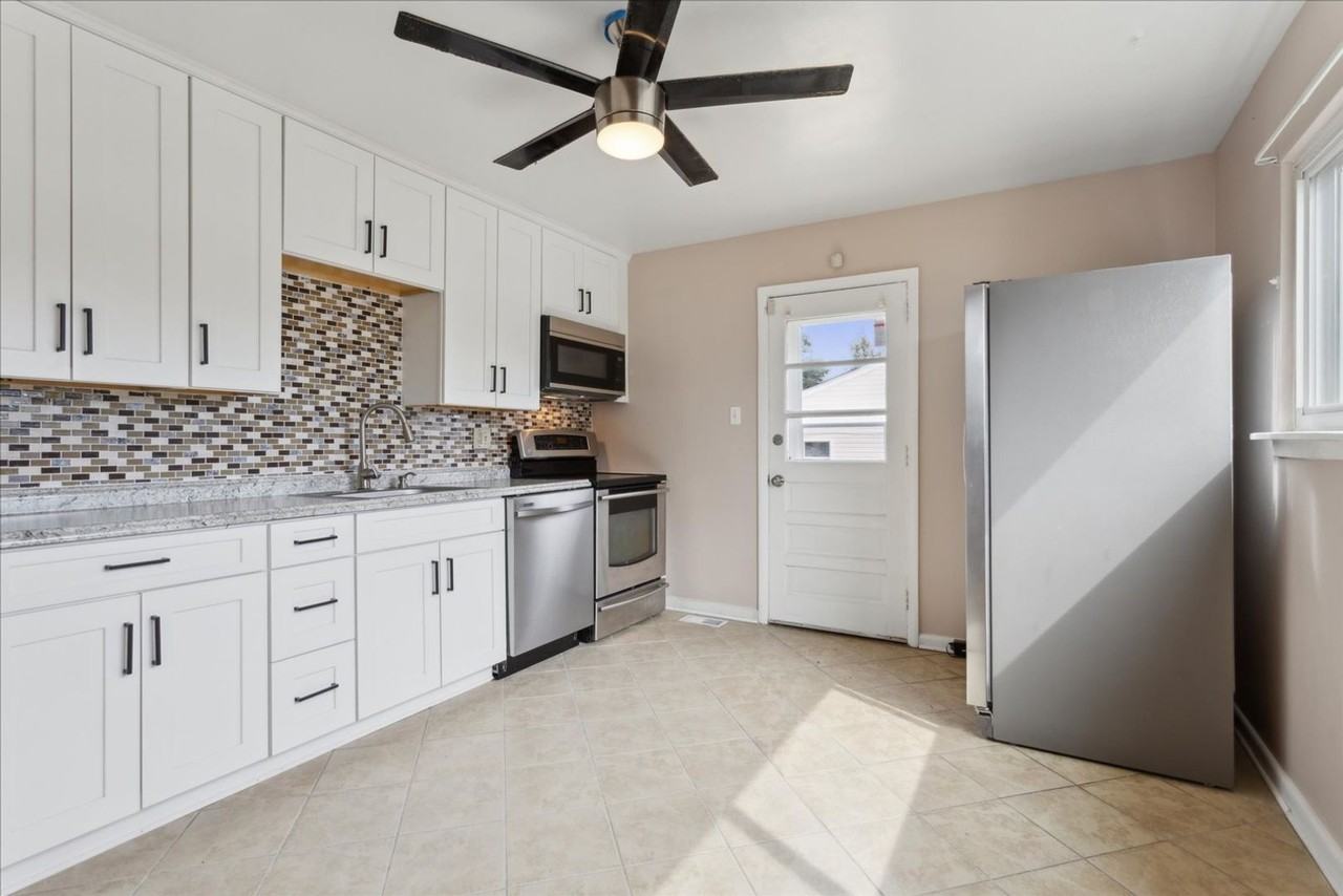 549 Longfellow Ave - Photo 7 of 33