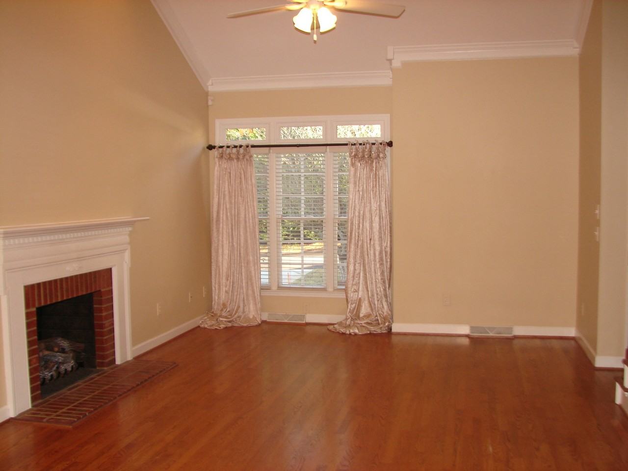 1325 Beckton Ct - Photo 5 of 7