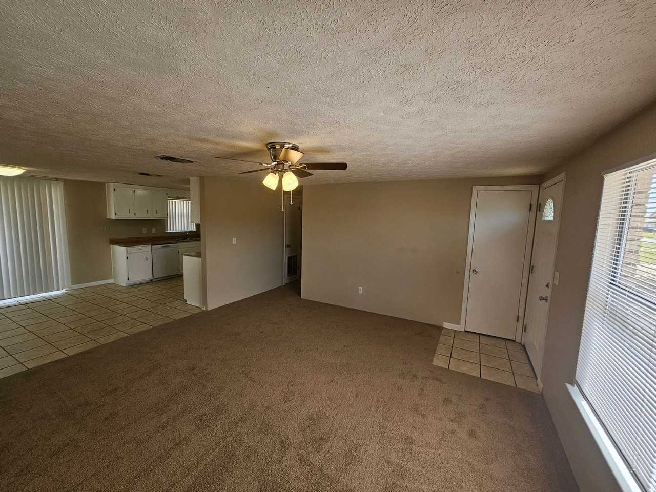 6217 Lance St - Photo 3 of 16
