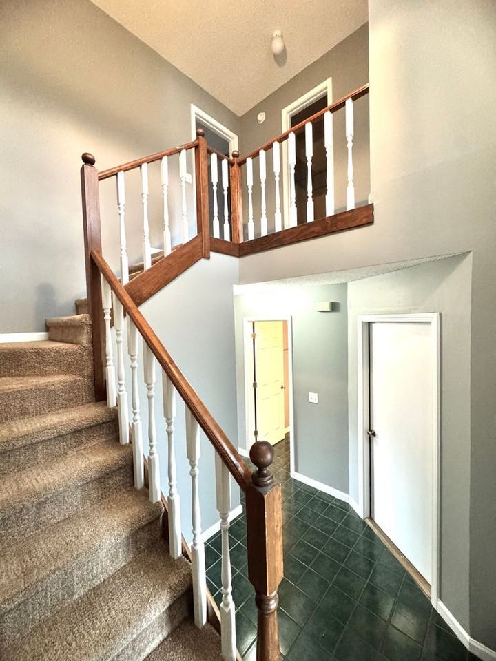 104 Pineridge Dr - Photo 2 of 16