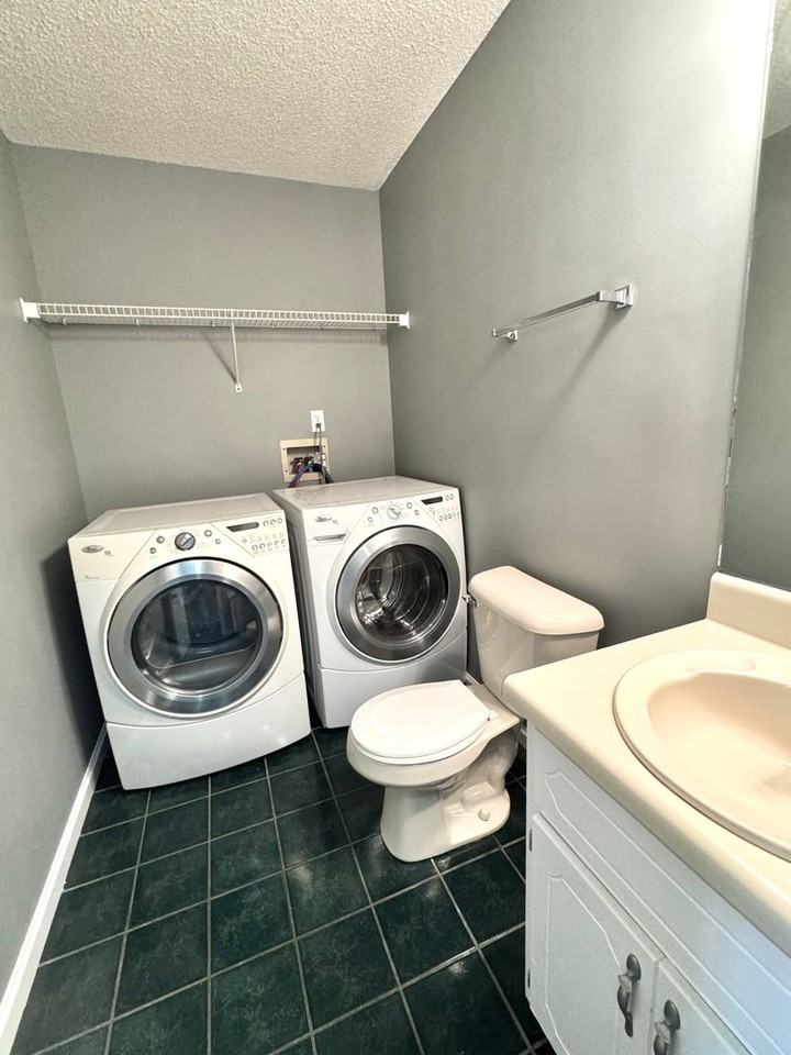 104 Pineridge Dr - Photo 5 of 16