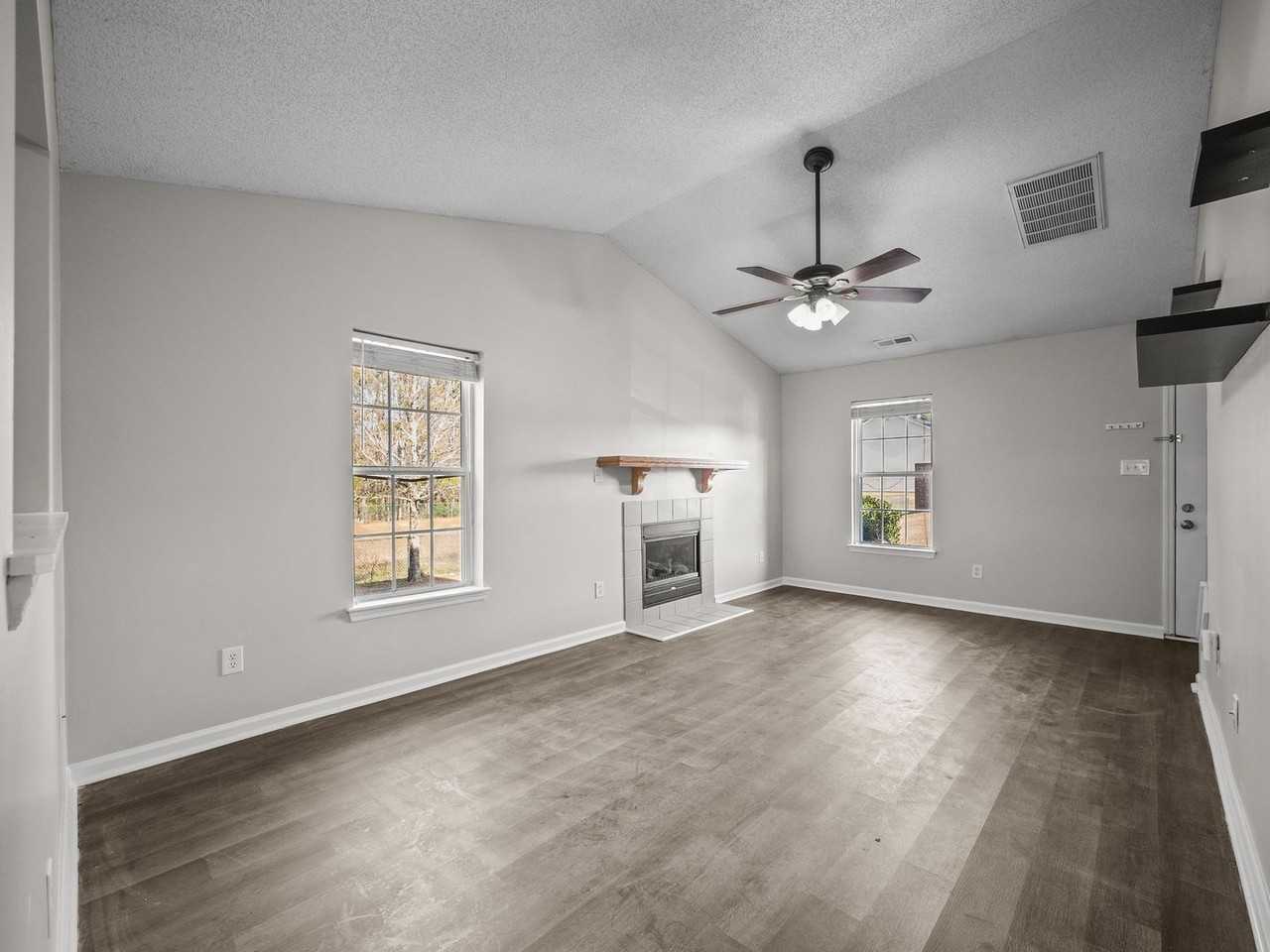 1007 Timberlake Trl - Photo 3 of 28