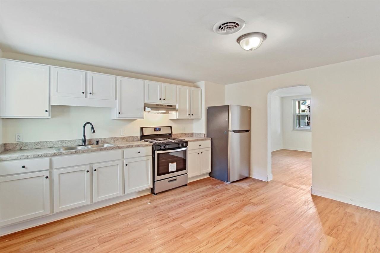 1203 Derry St - Photo 3 of 21