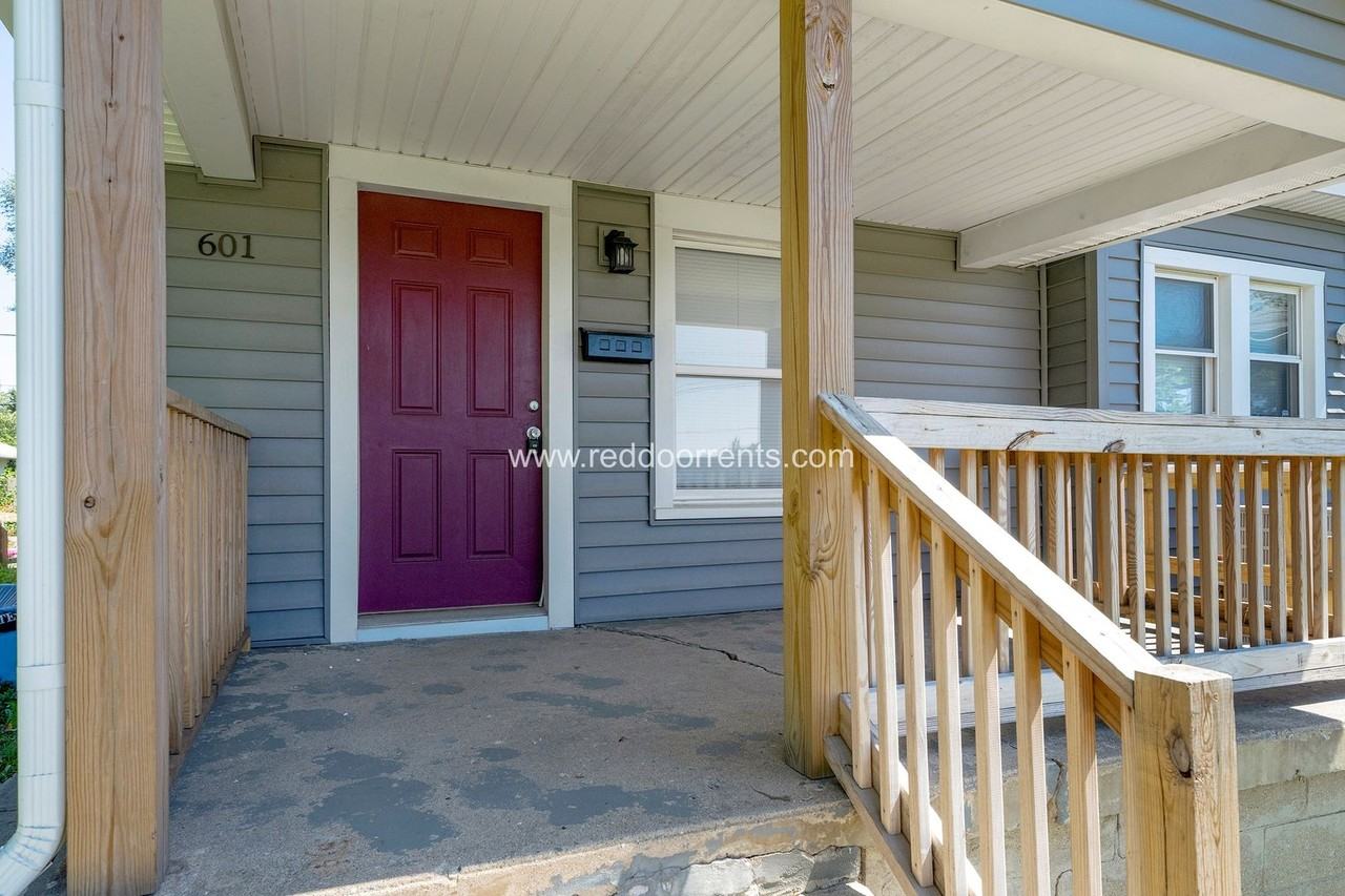 601 N Sherman Dr - Photo 2 of 21