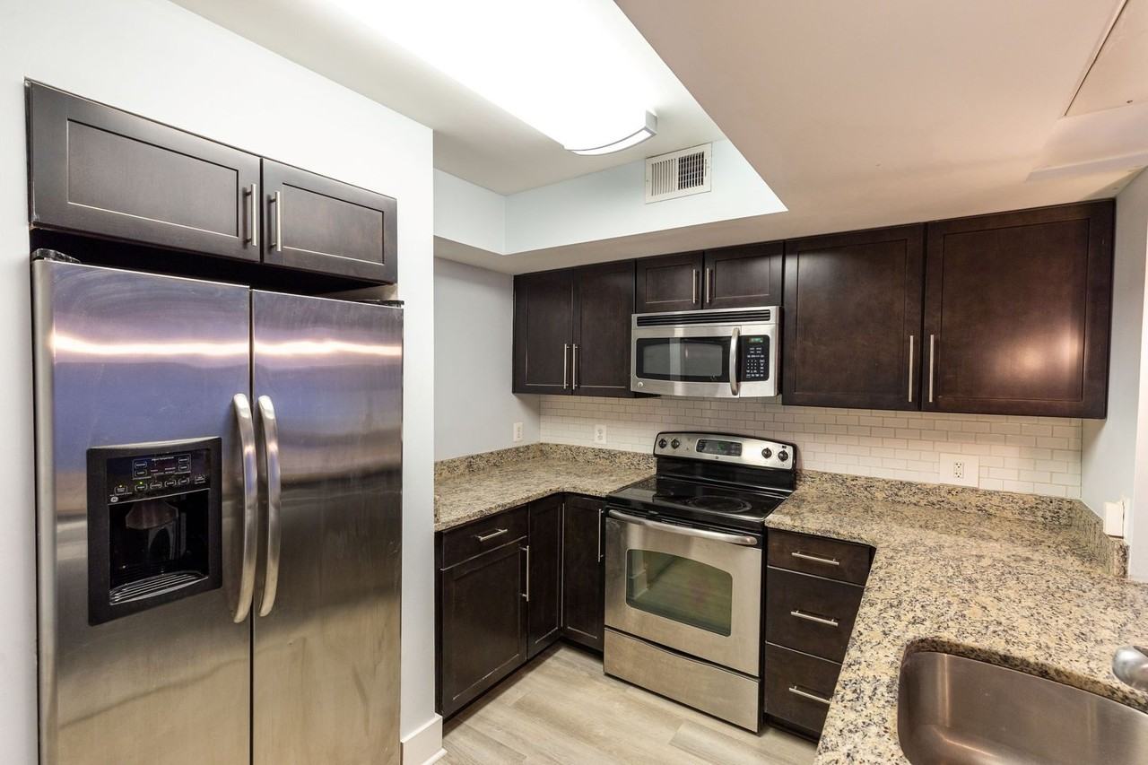 1621 E Capitol St Se ##Se - Photo 6 of 17