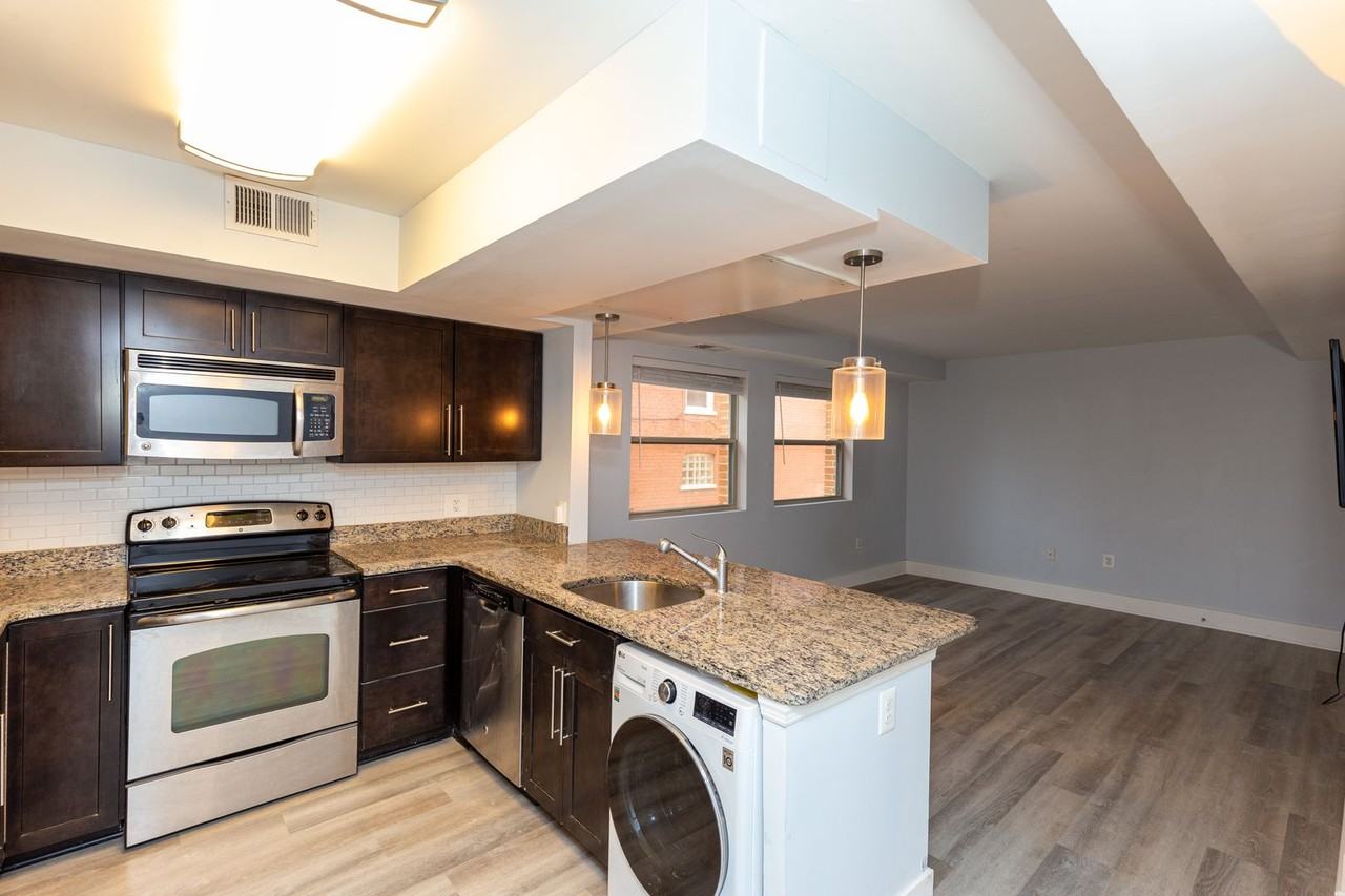 1621 E Capitol St Se ##Se - Photo 7 of 17